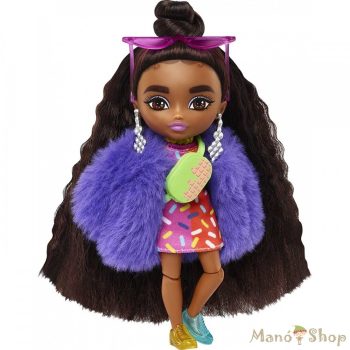   BARBIE - Extravagáns Mini Baba - Sötét barna hajú Lila tollkabátban