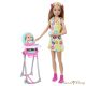 Barbie: Skipper Babysitters: Szőke Hajú Baba Etetőszékben Ülő Kisbabával