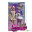 Barbie - Skipper Babysitters - Szőke hajú baba etetőszékben ülő kisbabával